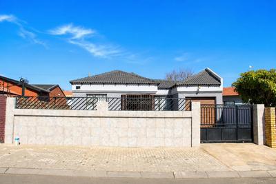 House For Sale in Tembisa, Tembisa